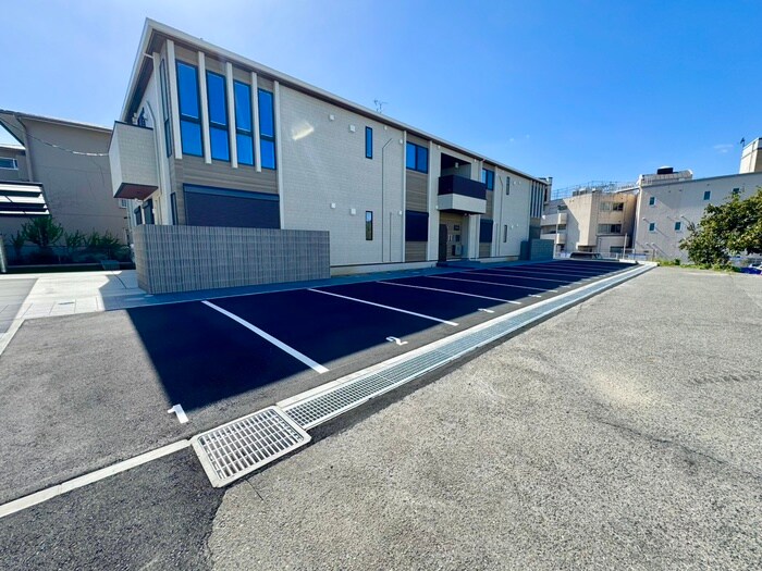 物件外観写真3　(駐車場)