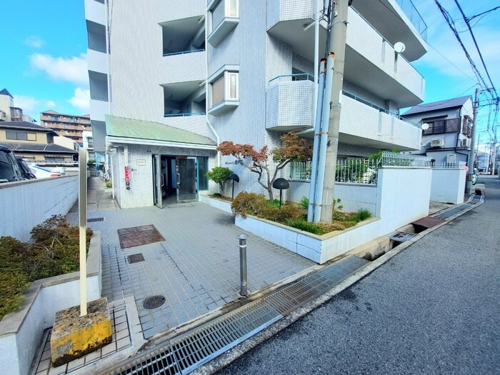 物件外観写真3　(エントランス部分)