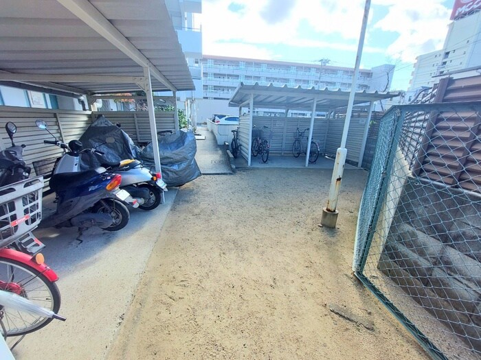 物件外観写真4　(駐輪場)