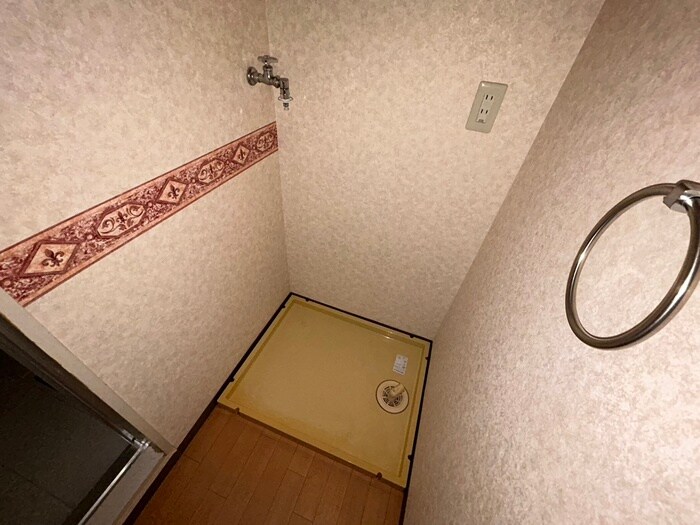 物件内観写真17　(洗濯機置場)