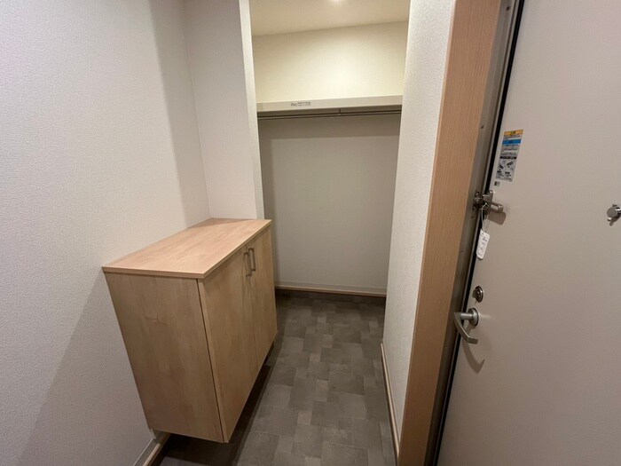 物件内観写真16　(玄関)