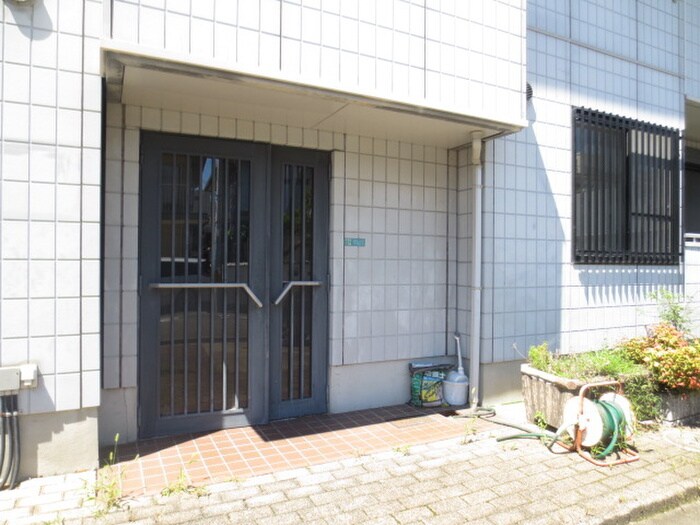 物件外観写真3　(エントランス部分)