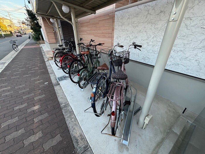 物件外観写真3　(駐輪場)