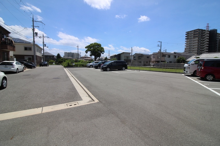 物件外観写真3　(駐車場)