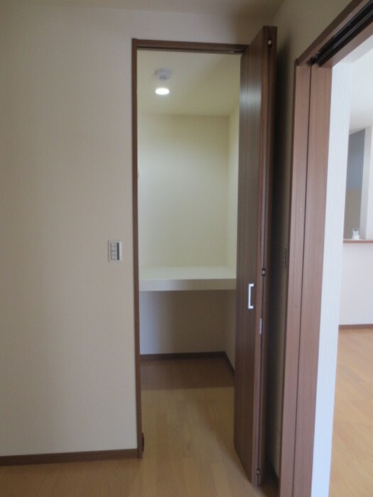 物件内観写真12　(収納)