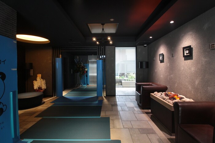 物件外観写真2　(エントランス部分)