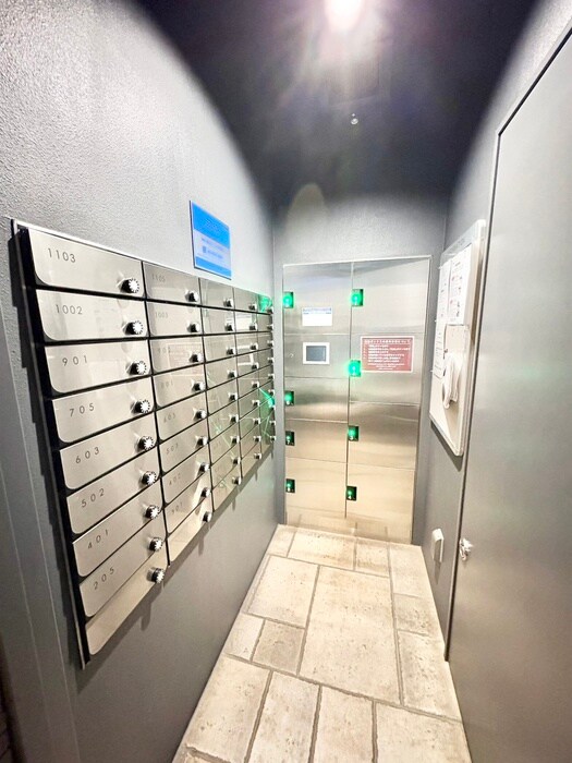 物件外観写真4　(エントランス部分)