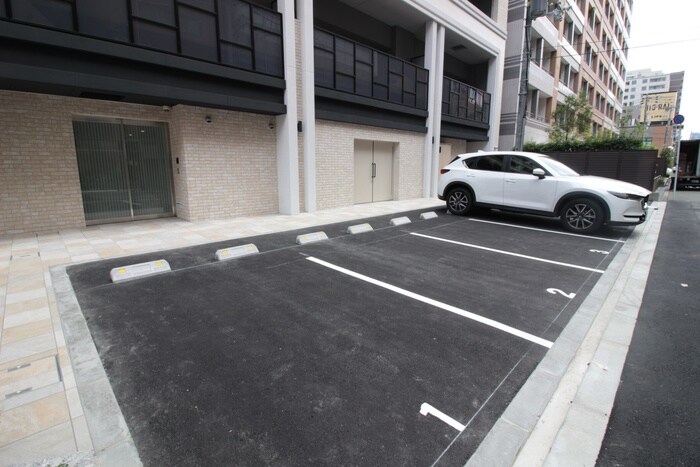 物件外観写真5　(駐車場)