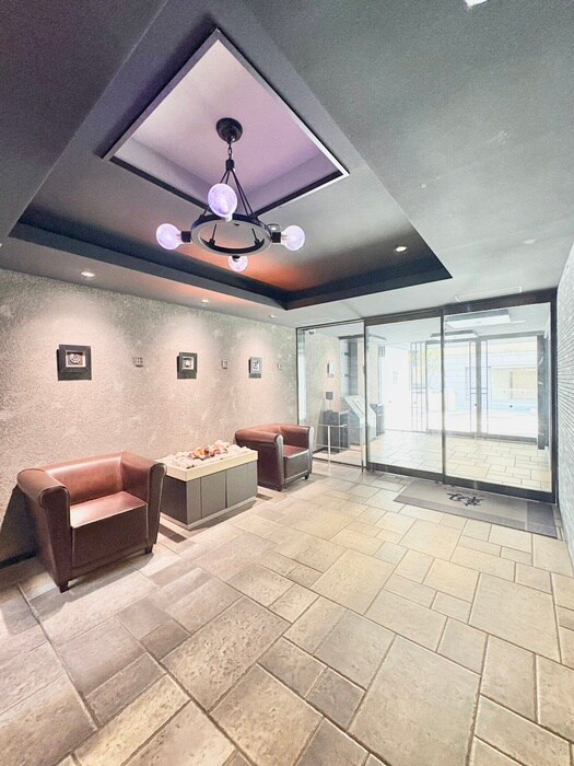 物件外観写真5　(エントランス部分)