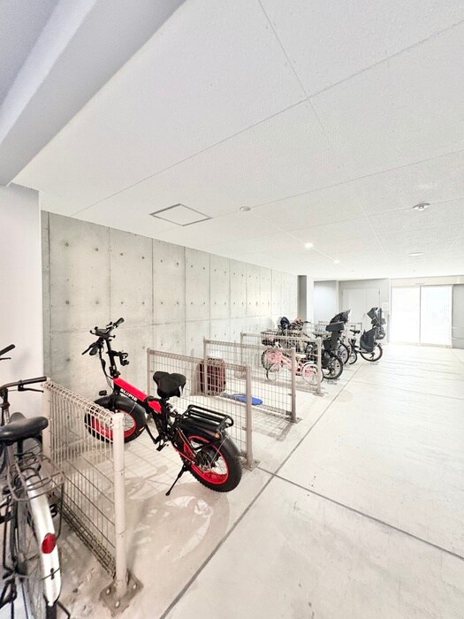 物件外観写真6　(駐輪場)