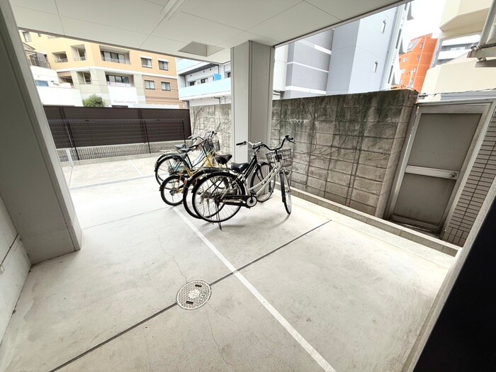 物件外観写真3　(駐輪場)