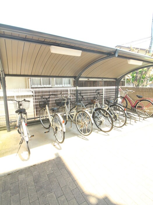 物件外観写真3　(駐輪場)
