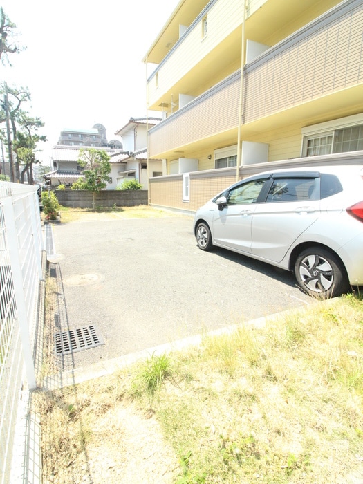 物件外観写真5　(駐車場)