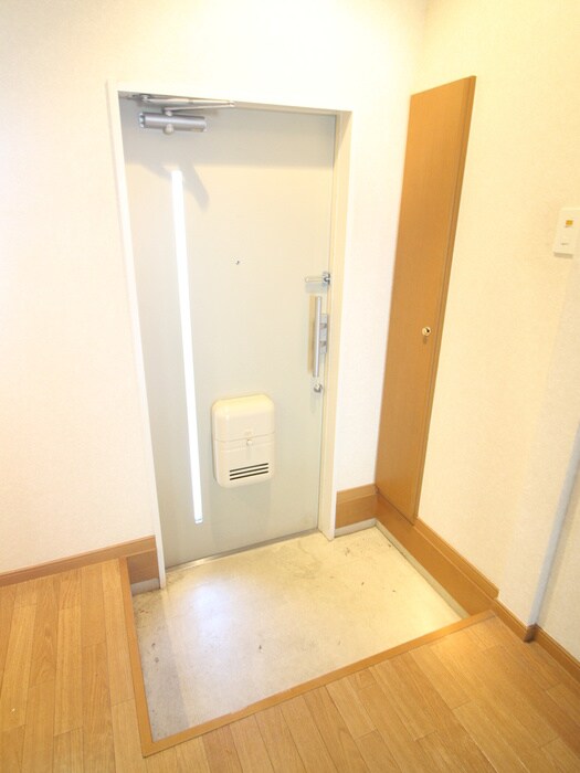 物件内観写真14　(玄関)