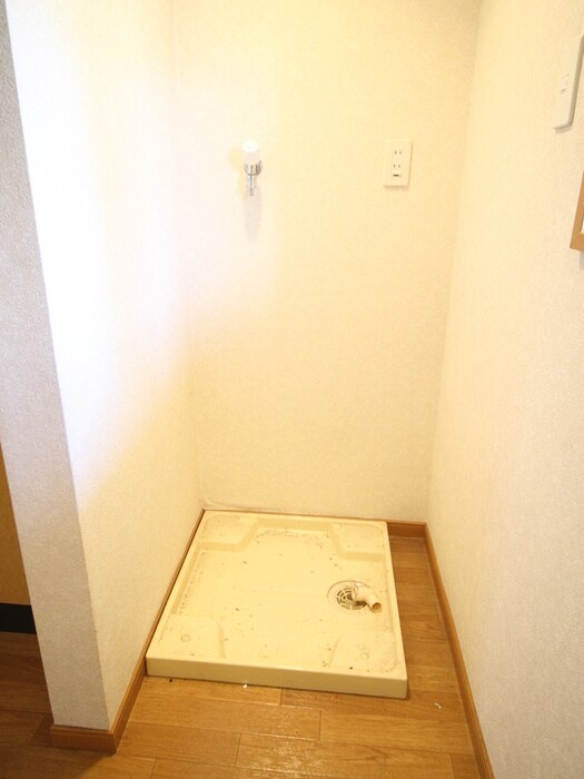 物件内観写真18　(洗濯機置場)