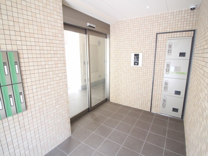 物件外観写真4　(エントランス部分)