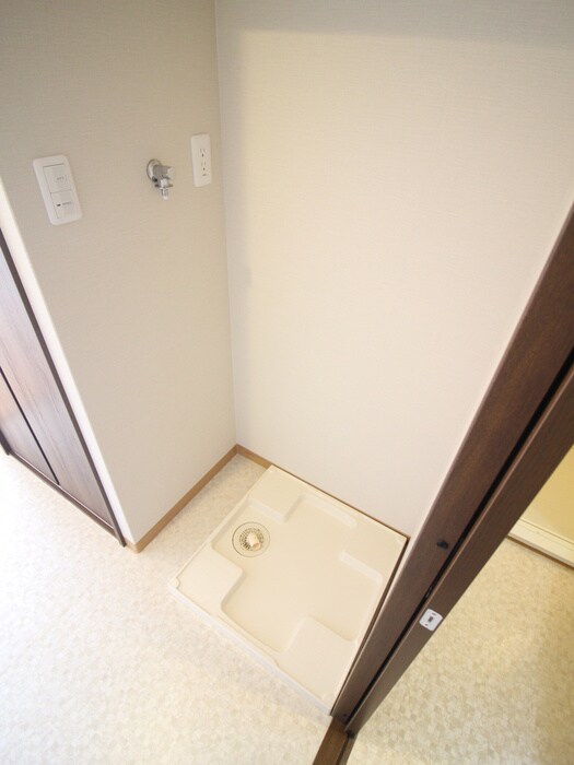 物件内観写真11　(洗濯機置場)