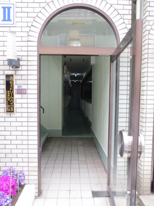 物件外観写真3　(エントランス部分)