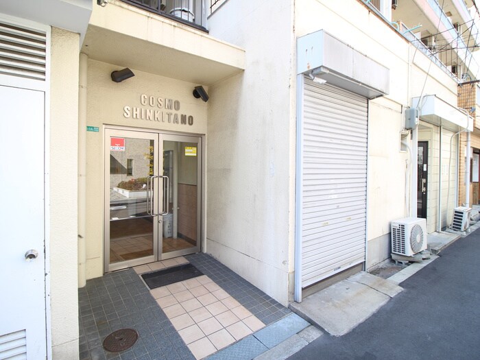 物件外観写真6　(エントランス部分)