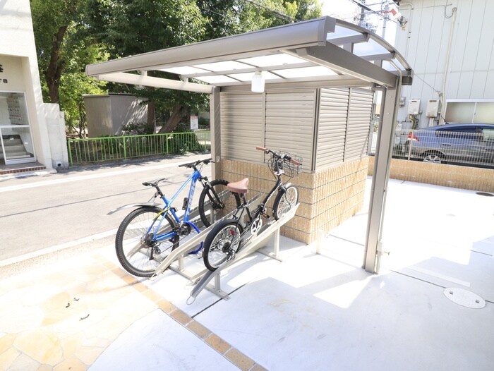物件外観写真3　(駐輪場)