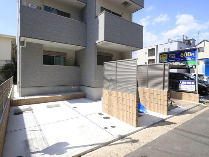 物件外観写真4　(駐車場)