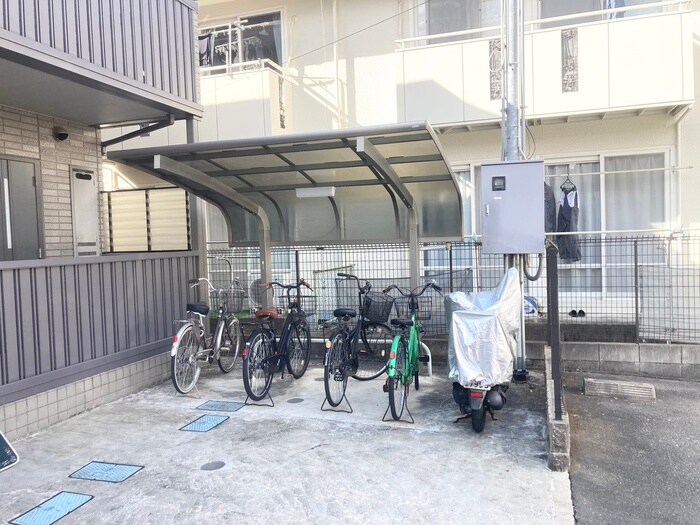 ロワールＴの駐輪場