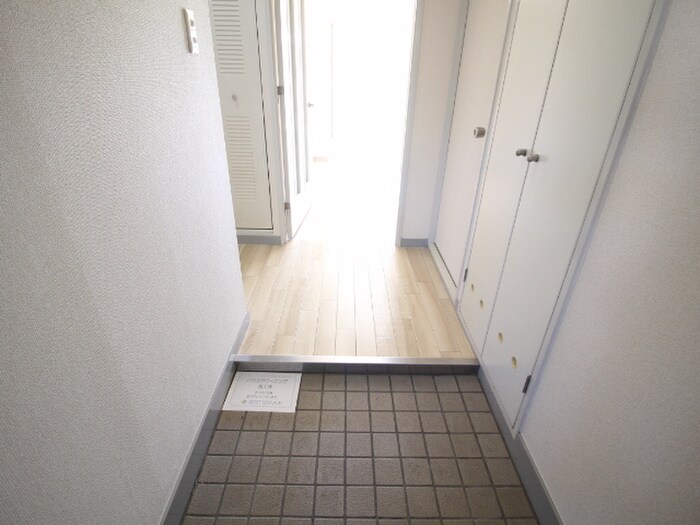 物件内観写真16　(玄関)