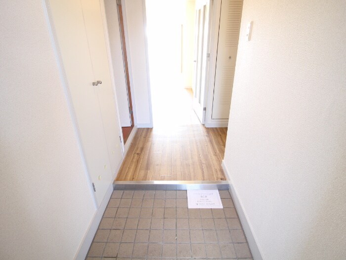 物件内観写真18　(玄関)