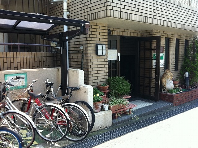 物件外観写真3　(エントランス部分)