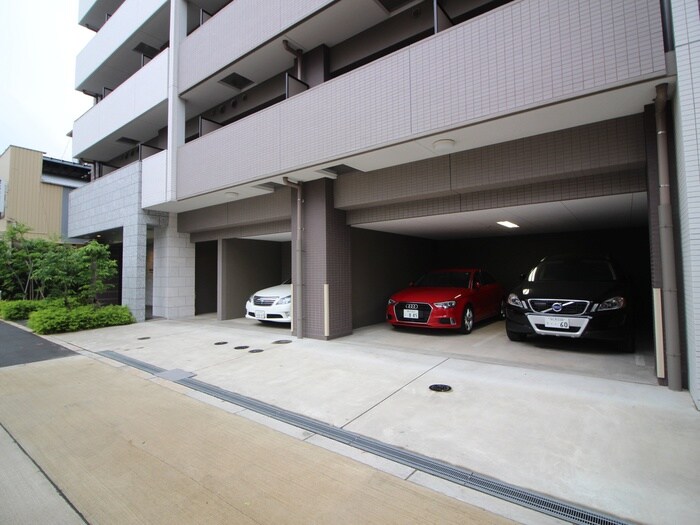 物件外観写真3　(駐車場)