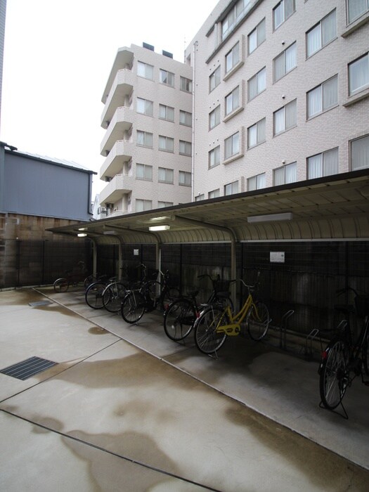 物件外観写真4　(駐輪場)