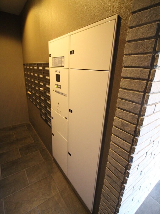 物件外観写真5　(エントランス部分)