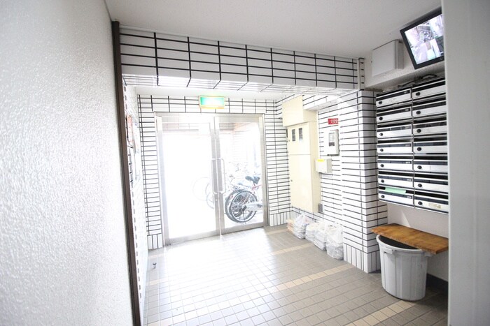 物件外観写真6　(エントランス部分)