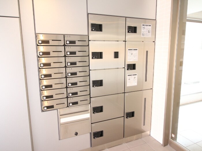 物件外観写真4　(エントランス部分)