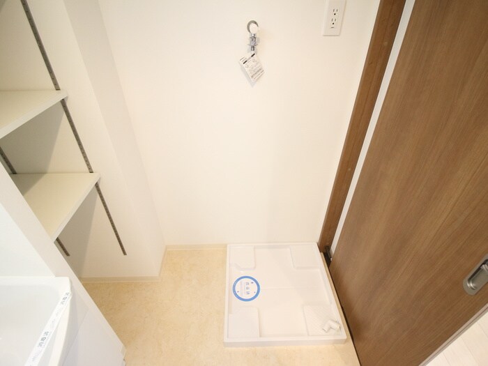 物件内観写真16　(洗濯機置場)