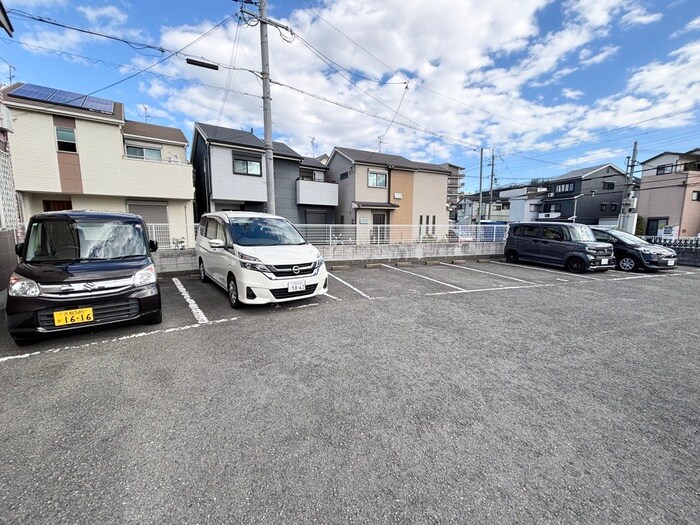 物件外観写真5　(駐車場)