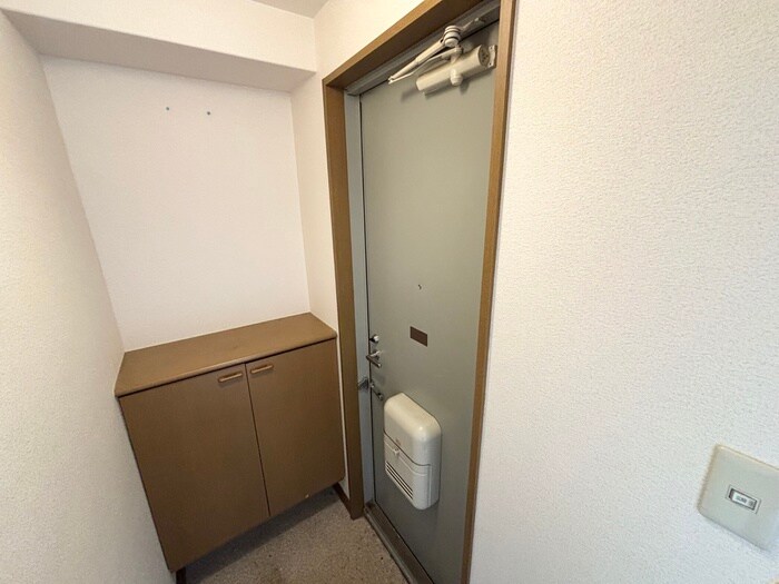 物件内観写真11　(玄関)