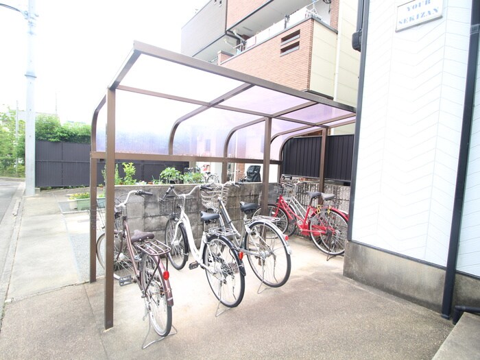 物件外観写真3　(駐輪場)