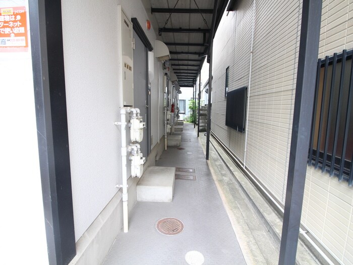 物件外観写真4　(エントランス部分)