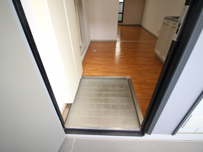 物件内観写真17　(玄関)