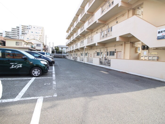 藤井マンションの駐車場