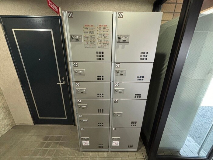 物件外観写真4　(エントランス部分)