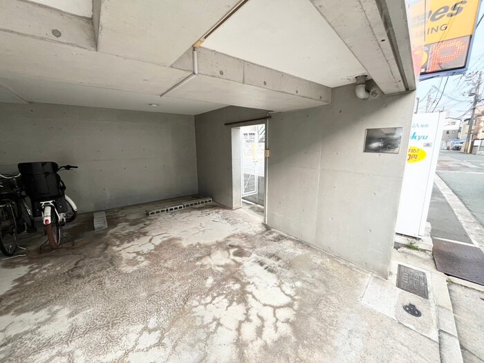 物件外観写真5　(駐車場)