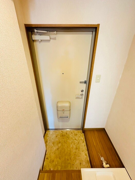物件内観写真12　(玄関)