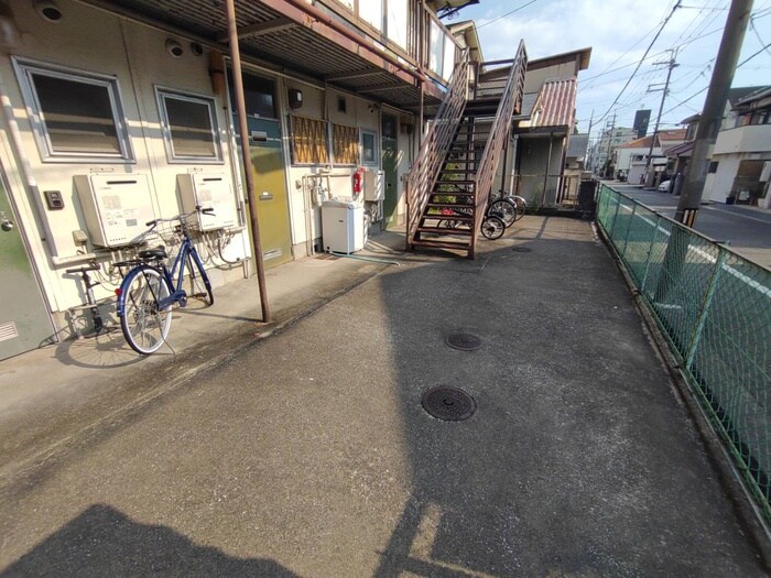 物件外観写真4　(エントランス部分)