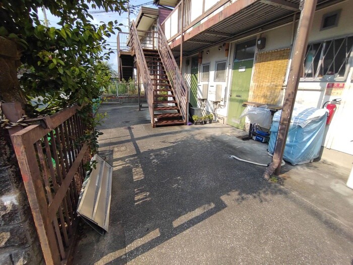 物件外観写真5　(エントランス部分)