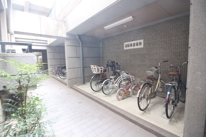 物件外観写真3　(駐輪場)