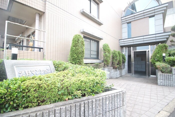 物件外観写真6　(エントランス部分)