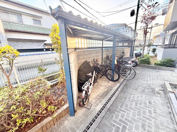 物件外観写真2　(駐輪場)