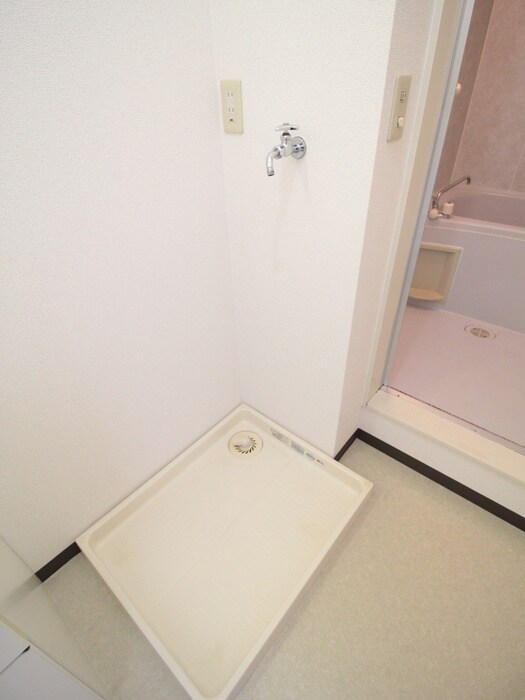 物件内観写真18　(洗濯機置場)